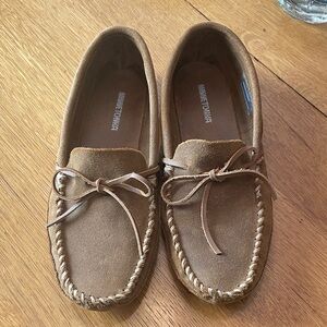Minnetonka Men's Tan Suede Loafers